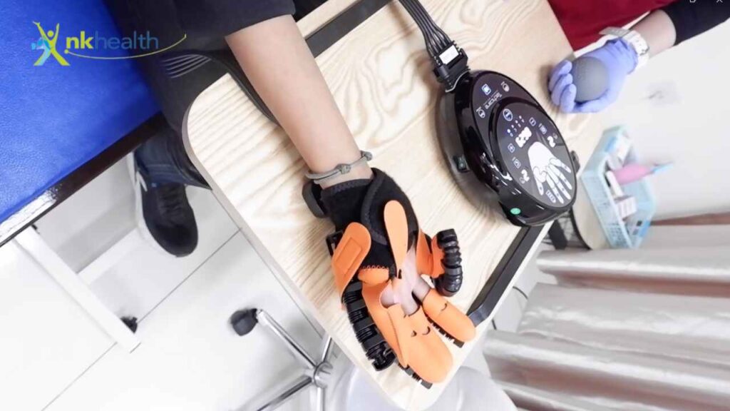 Terapi Stroke Tangan dengan Hand Robotic