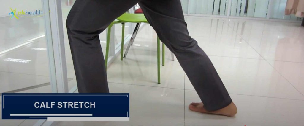 Standing Calf Stretch, latihan untuk plantar fasciitis